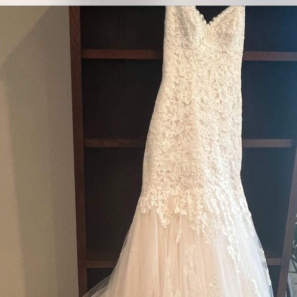 VERA WANG WEDDING DRESS never worn never altered - Picture 4 of 8